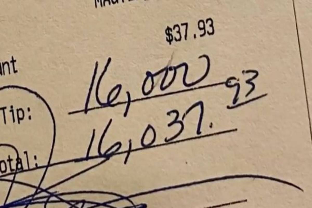 New Hampshire restaurant, customer leaves $16K tip, Customer leaves tip of $16,000, Stumble Inn Bar and Grill in, Londonderry, Mike Zarella, Customer leaves 16000 dollor tip at restaurant